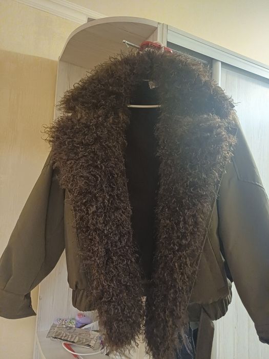 Куртка зимова з натуральним хутром лами