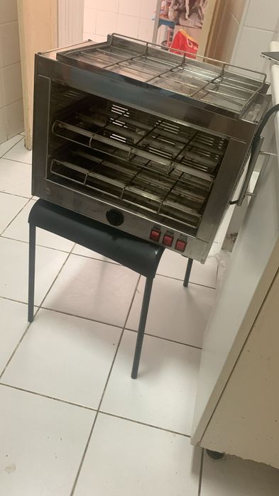 Torradeira quase nova com pouco uso