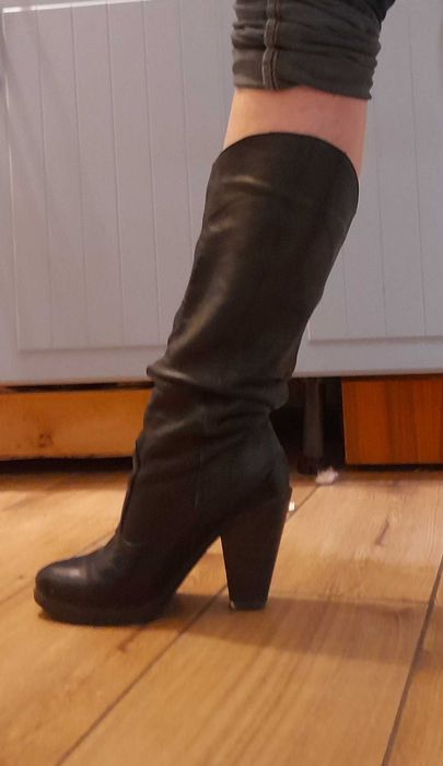 Чоботи (сапоги), жіночі, шкіряні, б/у, в доброму стані, безкоштовно