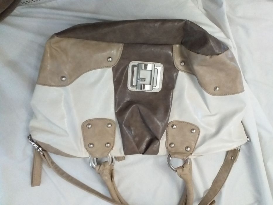 Mala Guess tamanho médio