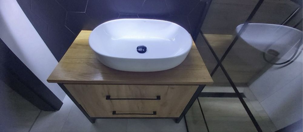 Szafka łazienkowa z umywalka