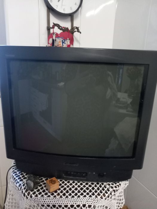 Televisão pequena  Sony  e grande