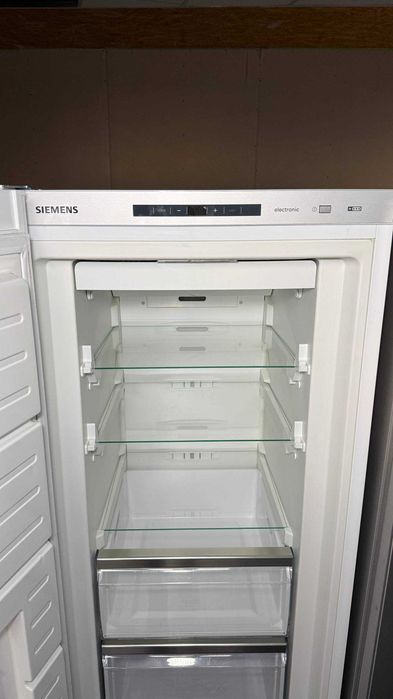 Морозильна камера б/в SIEMENS MADE IN SPAIN 185см Біл No Frost #07640