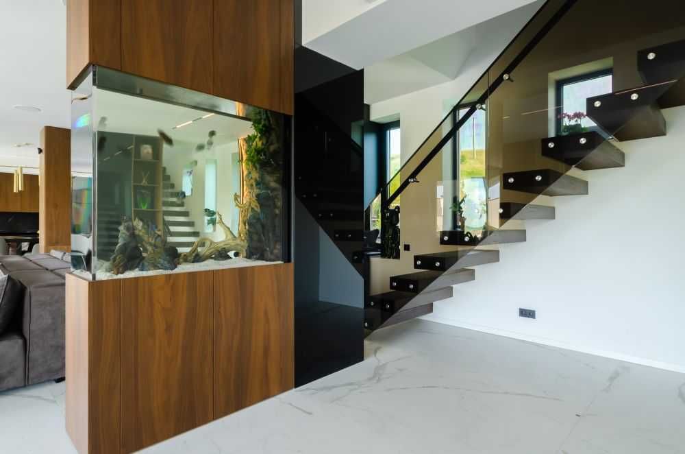 Класичні та СУЧАСНІ дерев'яні та металеві сходи