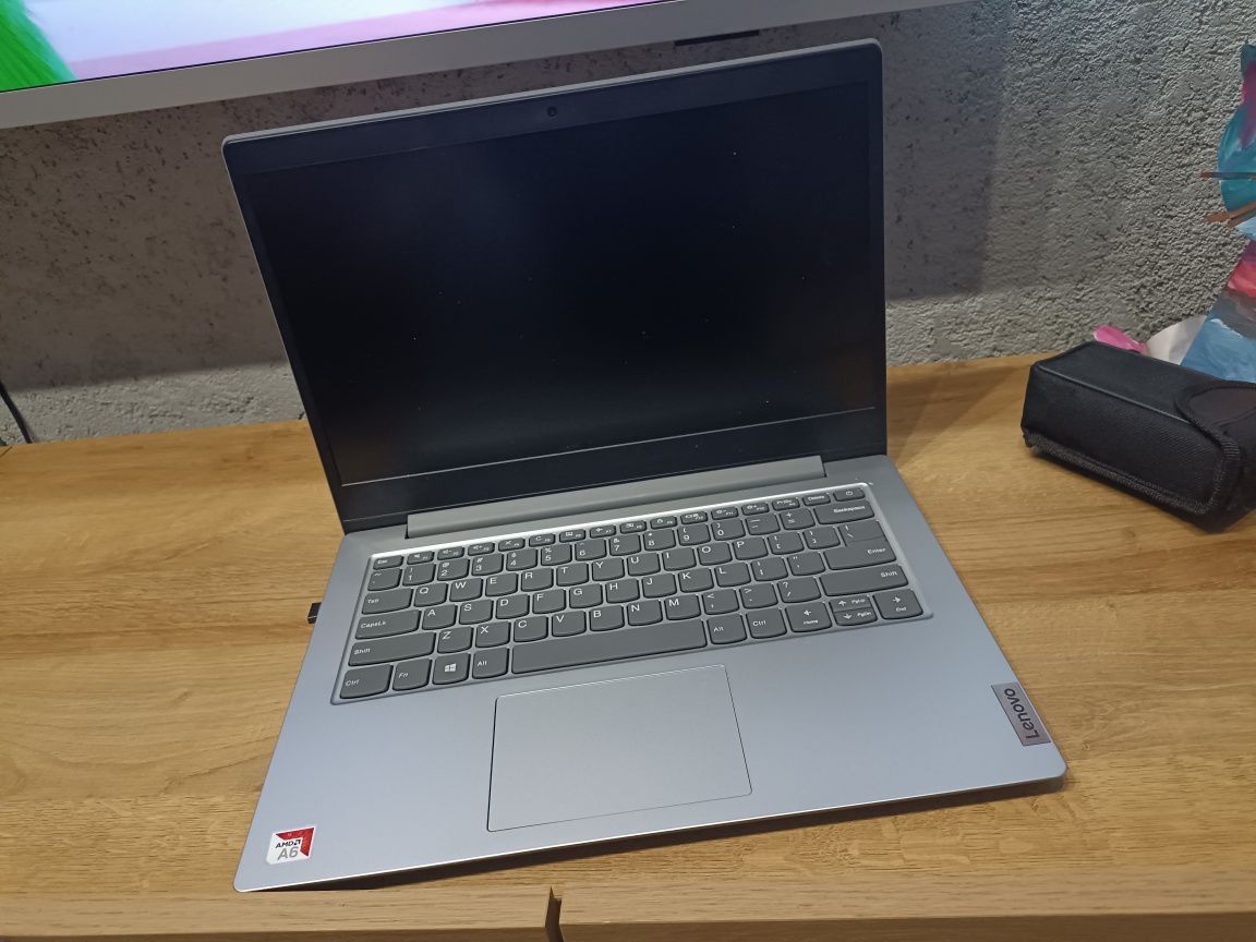 Laptop Lenovo Ideapad Slim 1-14AST-05 14" AMD A6-9220e - 4GB RAM - 256