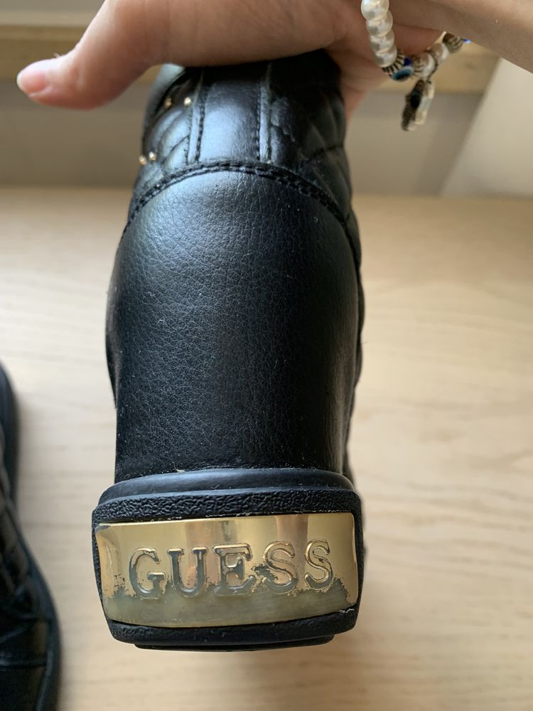 Botins com salto interior GUESS