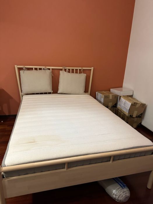 Cama Ikea 1,40x1,90 com pouco uso