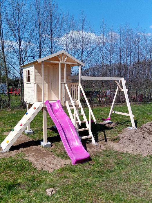 Domki ,place zabaw ,huśtawki