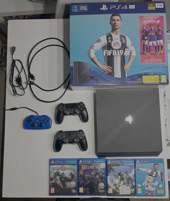 Konsola Playstation 4 PRO/PS4 PRO + 3 Pady + Zestaw Gier + Pudełko