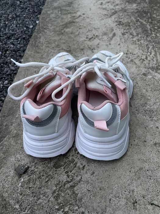 Кросівки літні, жіночі