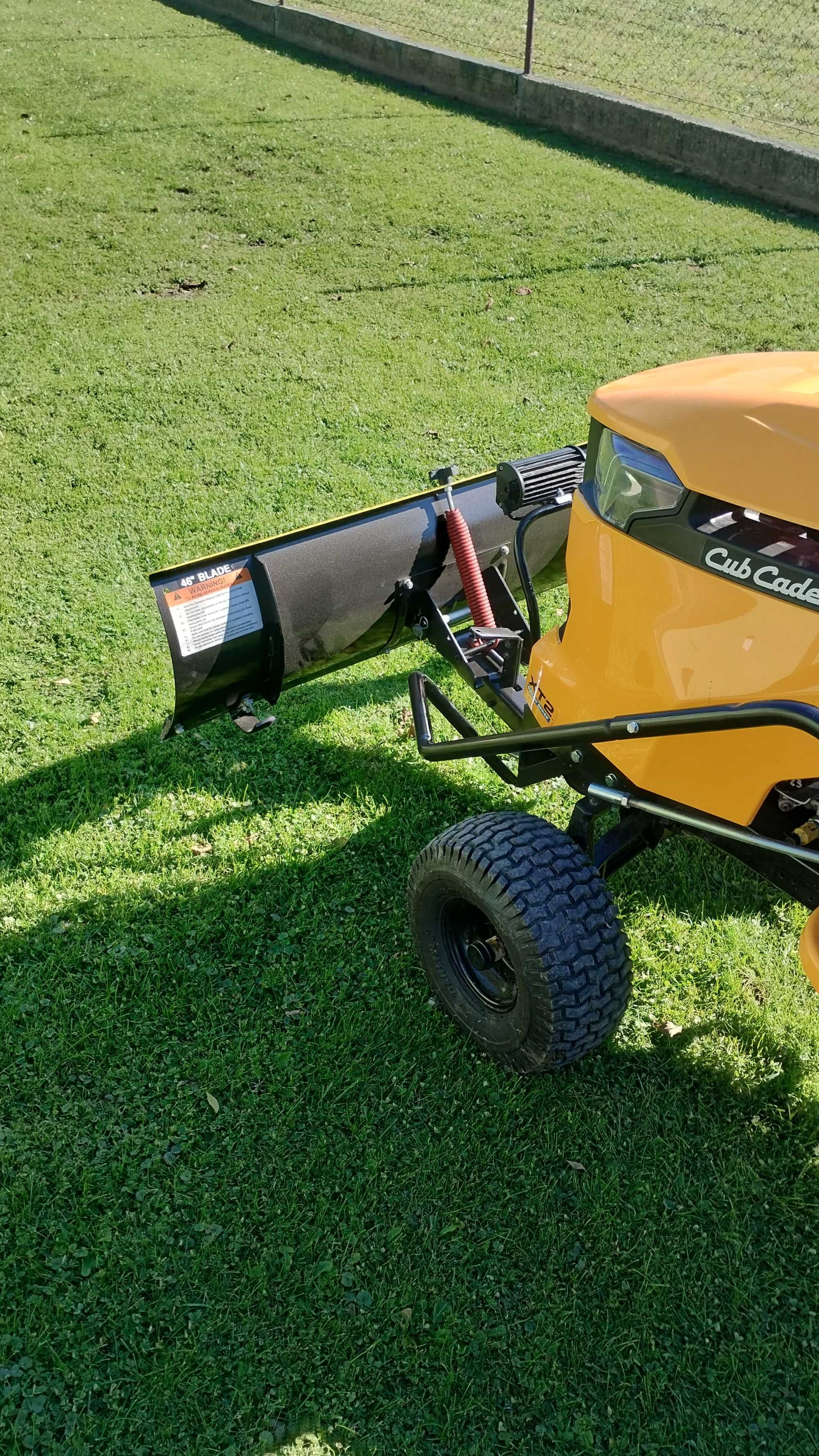 Pług do śniegu - traktorek Cub Cadet XT