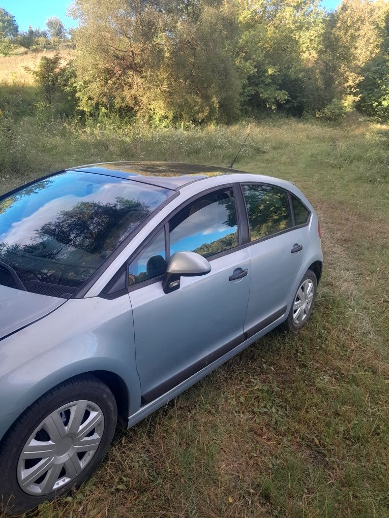 Продам гарне сімейне авто