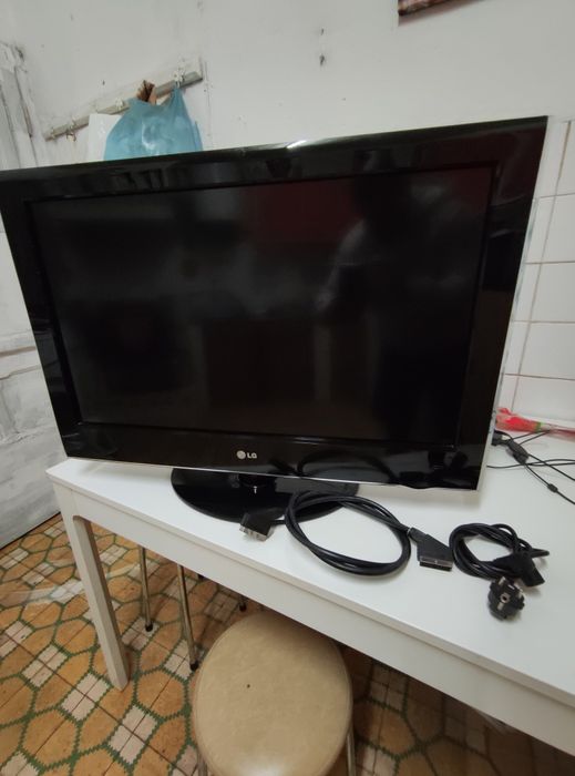 LCD LG 32 polegadas (led , não é smart)