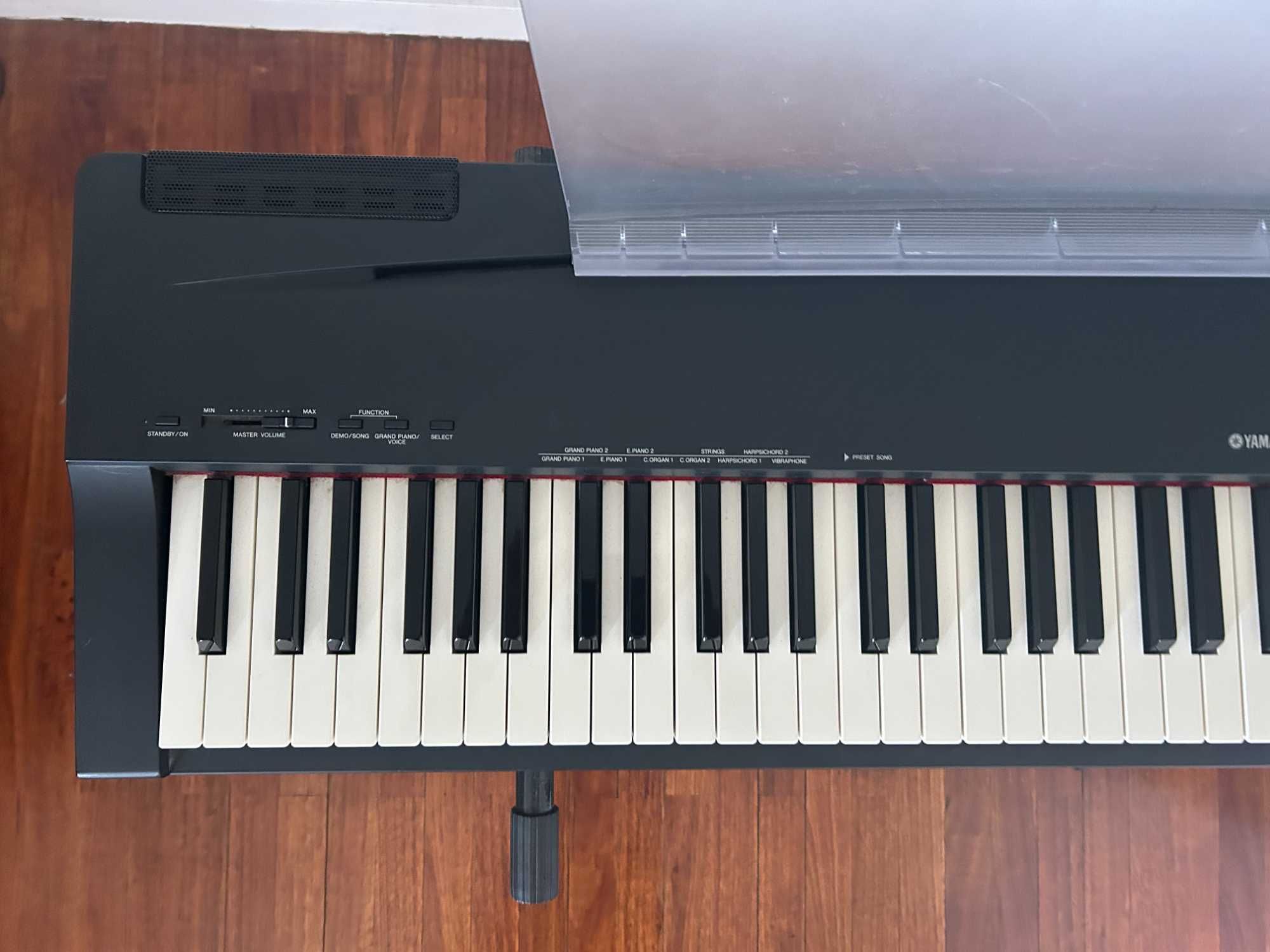 Teclado Yamaha P-70 em perfeito estado + suporte de altura variável
