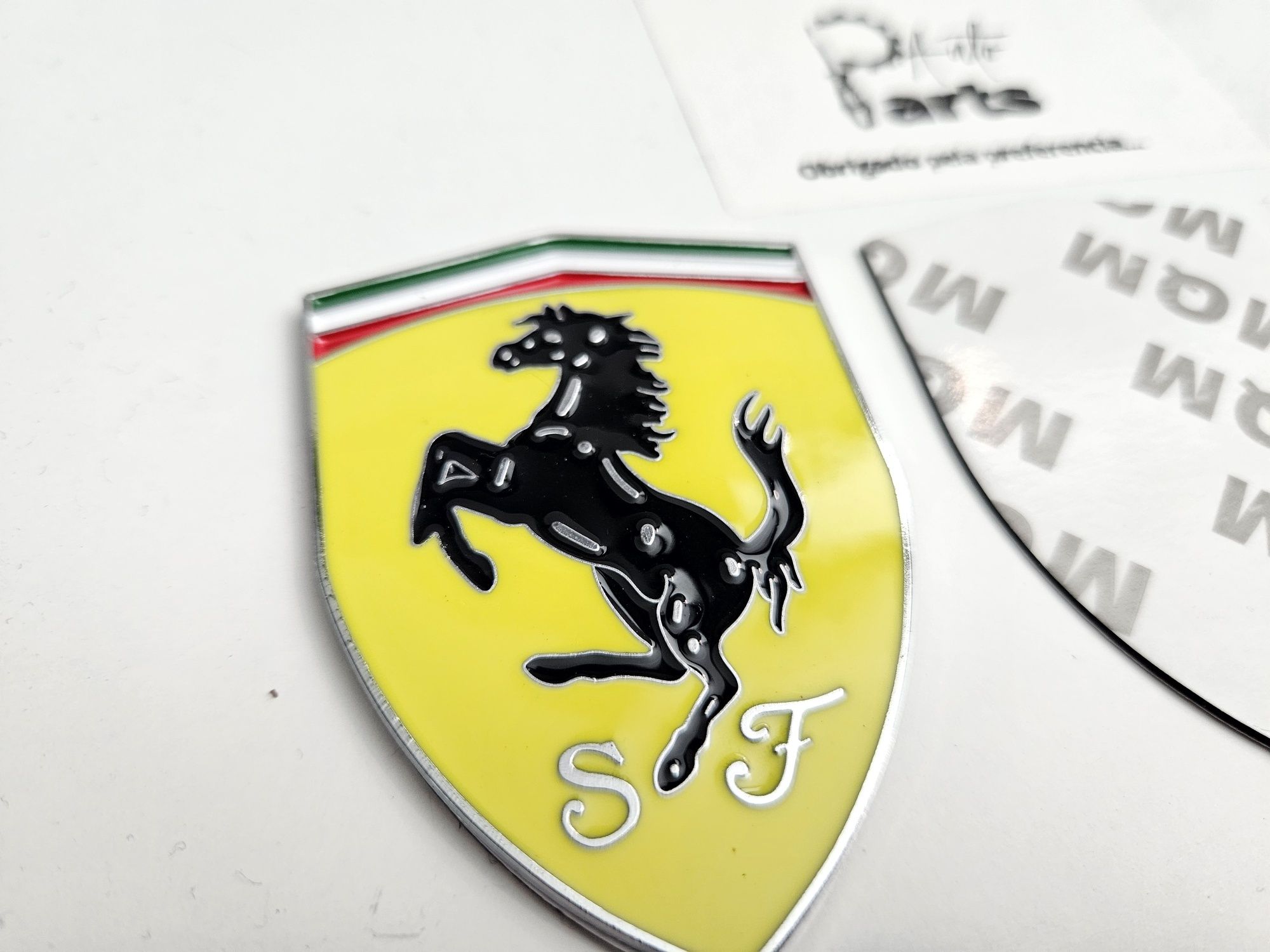 Emblema Ferrari 74mmx53mm Vermelho ou Amarelo