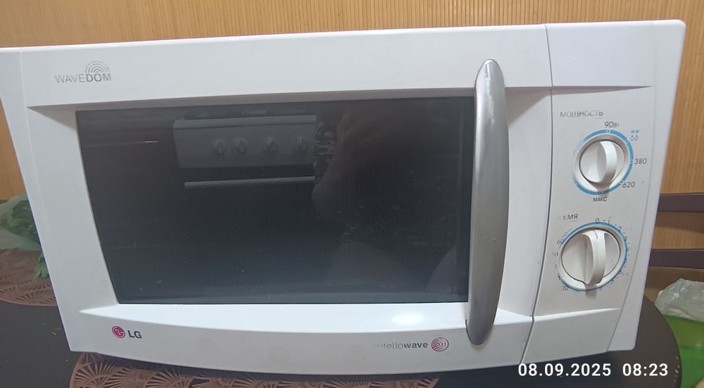 Микроволновка LG MS 2324B
