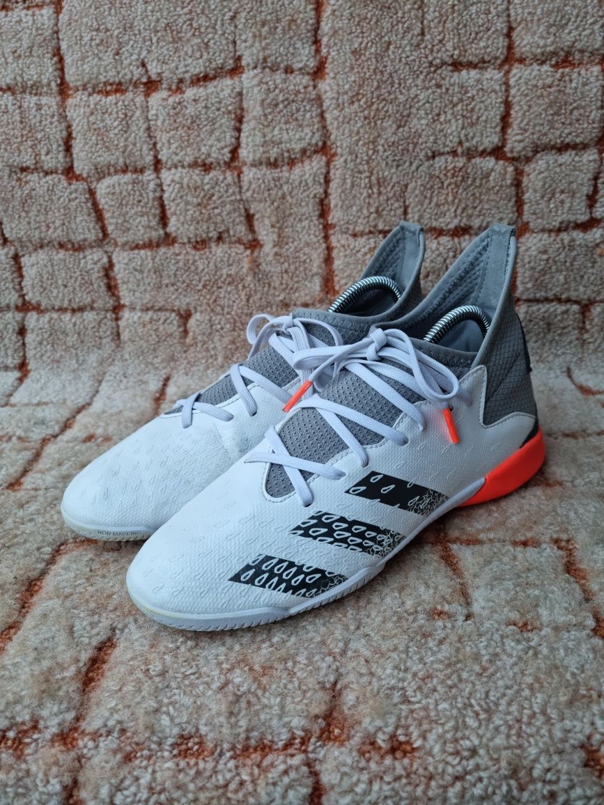 Футзалки adidas Predator Freak.3