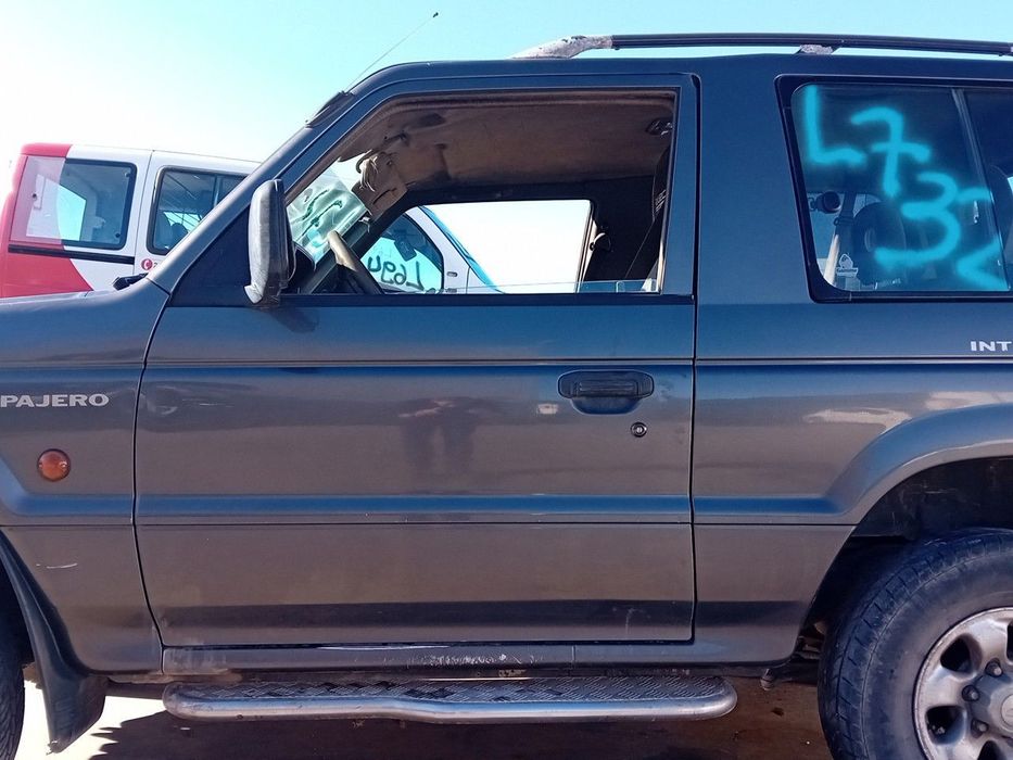 Porta frente esquerda MITSUBISHI Pajero II (V2_W, V3_W, V4_W)
