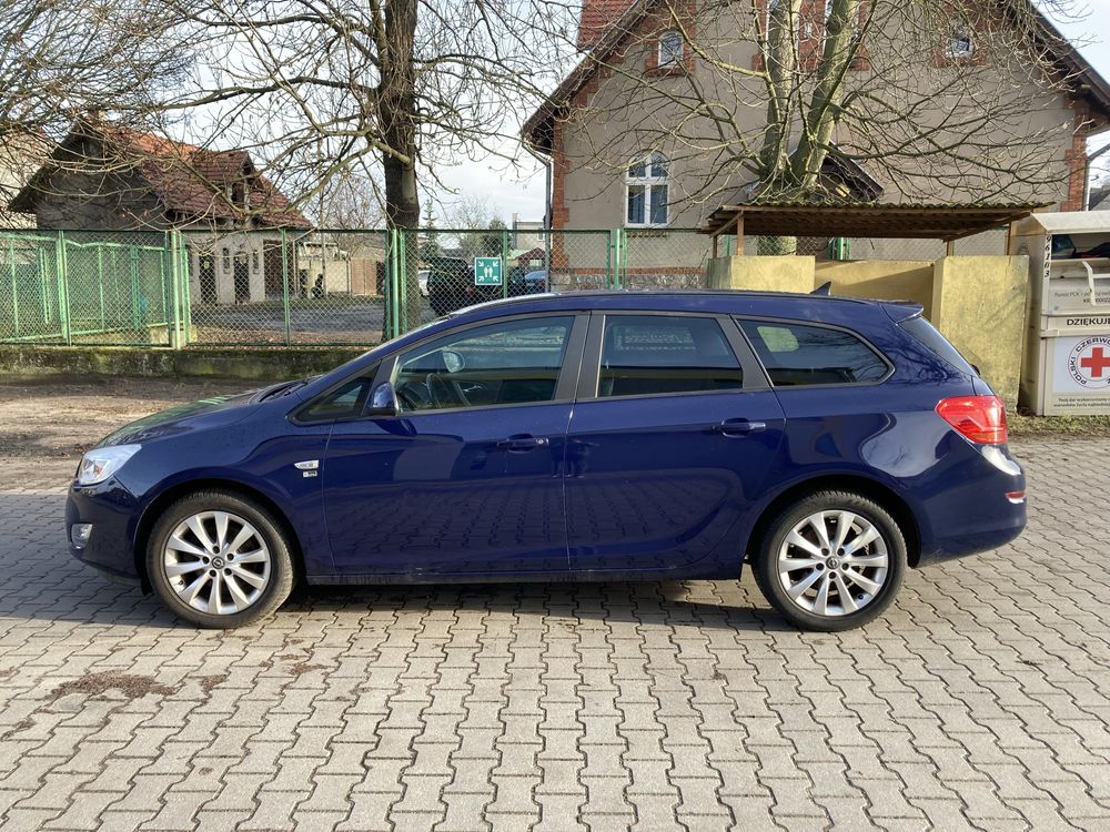 Opel Astra  J 1.7cdti STAN BDB bogate wyposazenie NAVI mozliwa zamiana