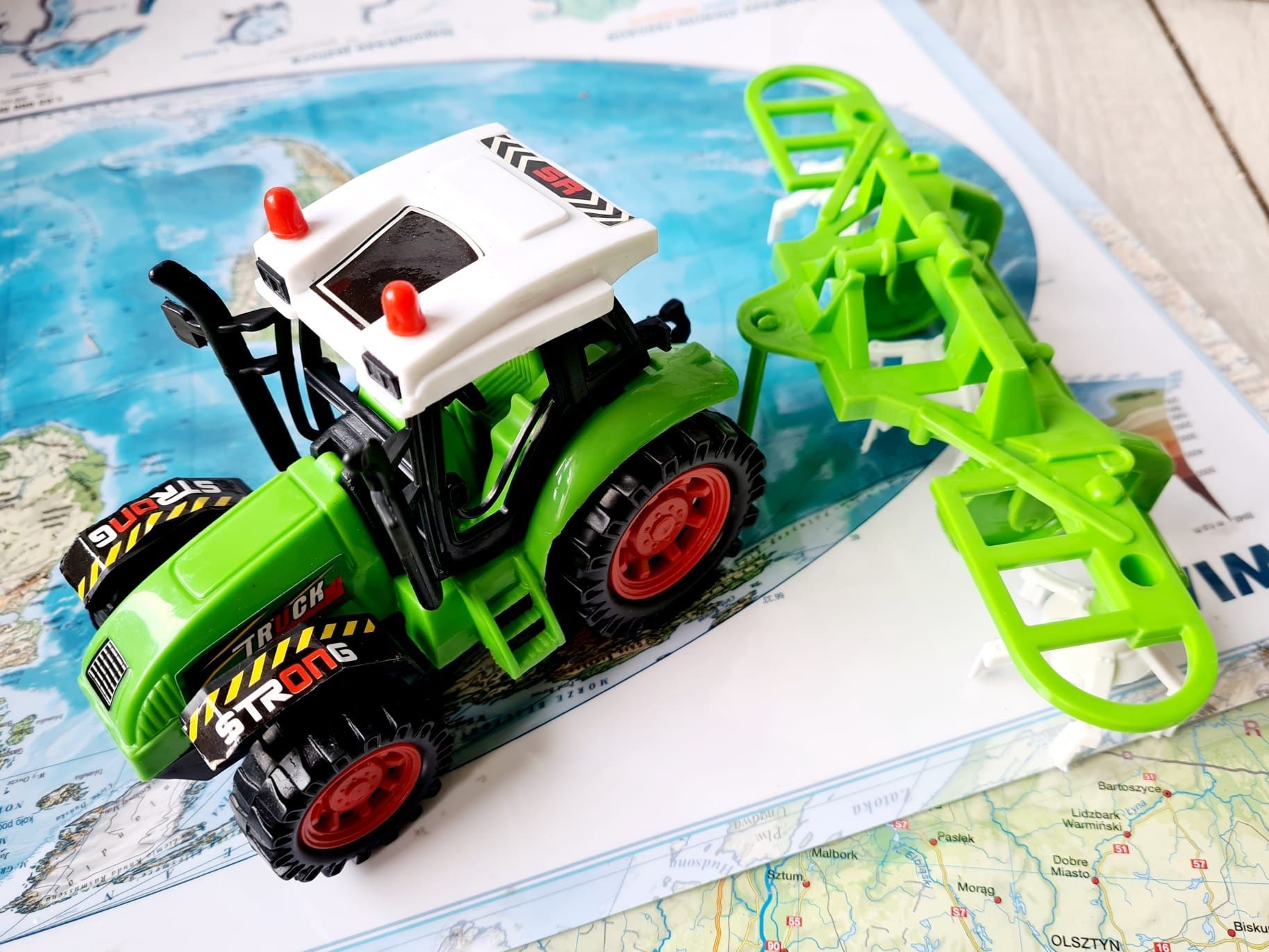 Wyprzedaż - traktor z maszyną rolniczą dla dzieci nowy