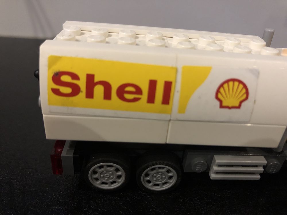 Lego: 40195 - stacja Shell + 40196 - cysterna Shell edycja promocyjna