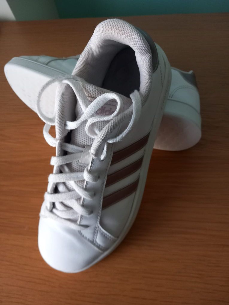 Ténis Adidas Menina N. 35,5