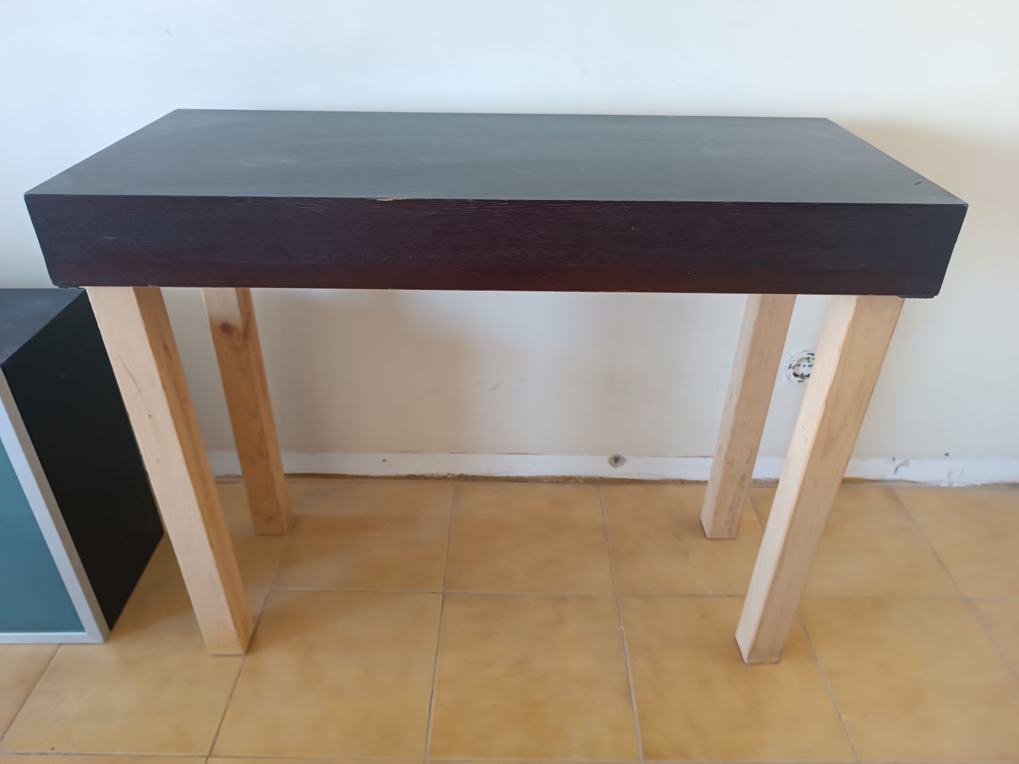 Vendo cubo com mesa