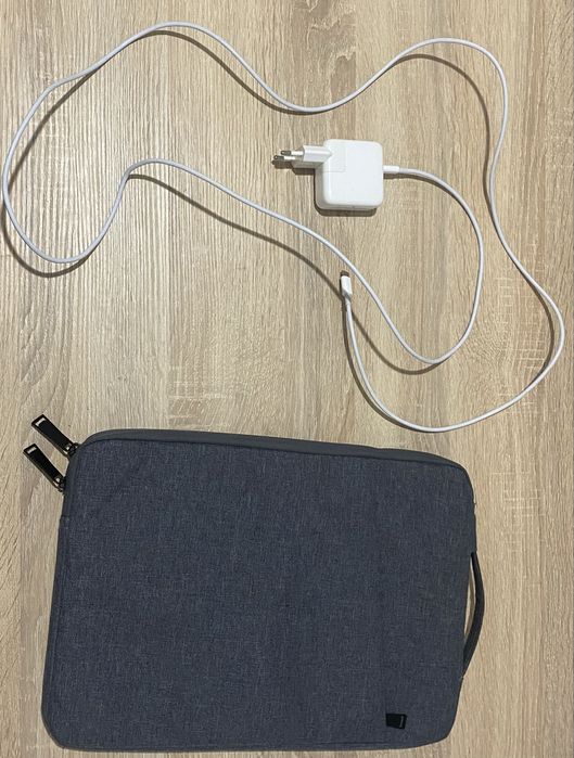 Apple MacBook Air 13” 2020 (Intel i3 / 16GB / 256GB) + зарядка + чохол