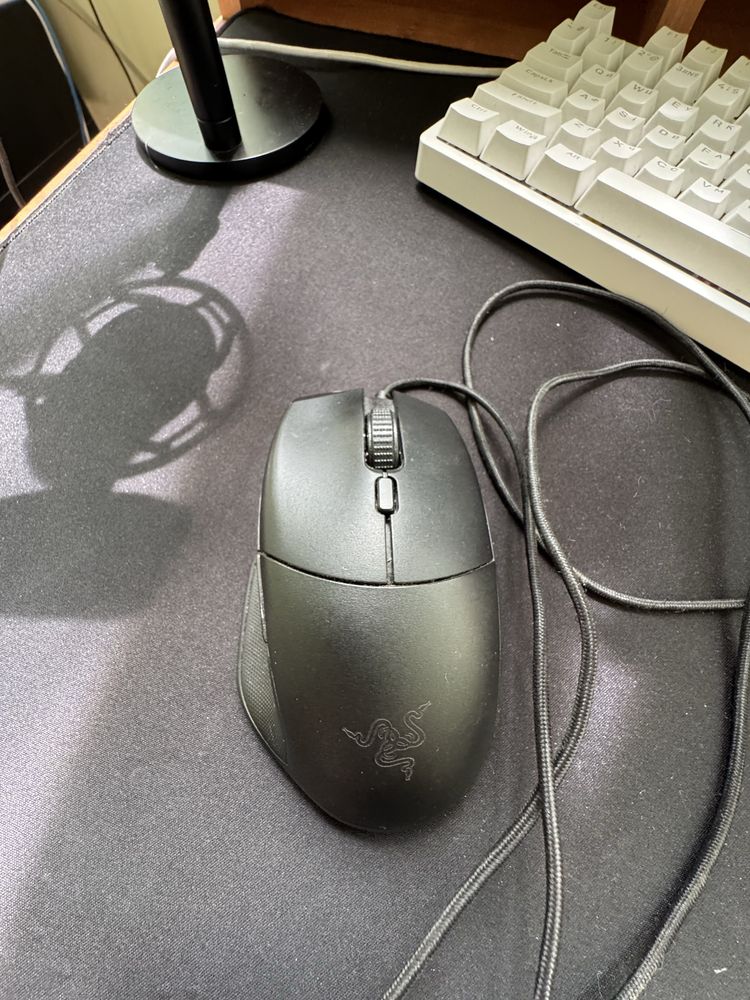 Мышка RAZER basilisk essential если быстро купите коврик в подарок