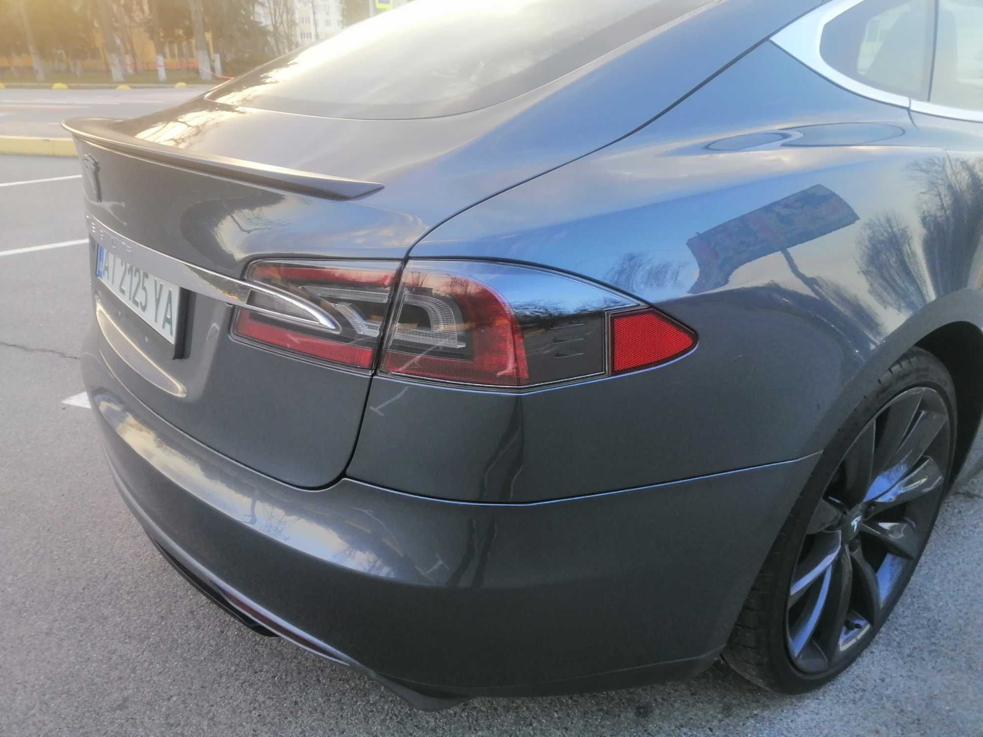 Tesla Model S p85