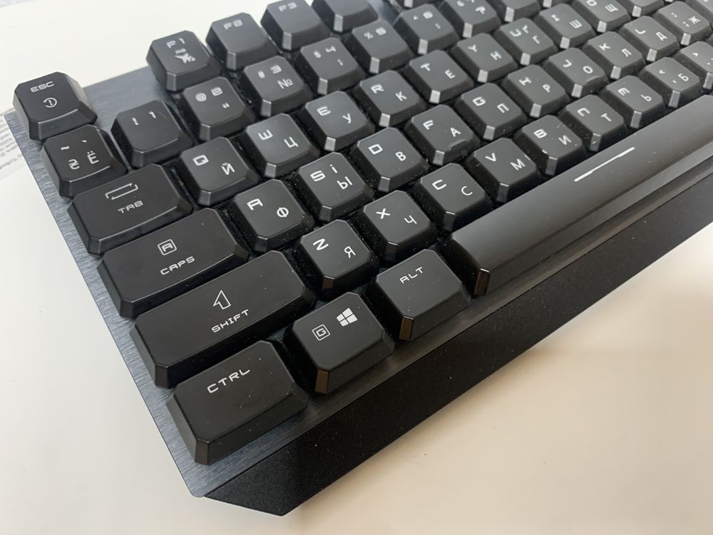 Механічна геймерська клавіатура з RGB підсвіткою MSI GK50 TKL low prof