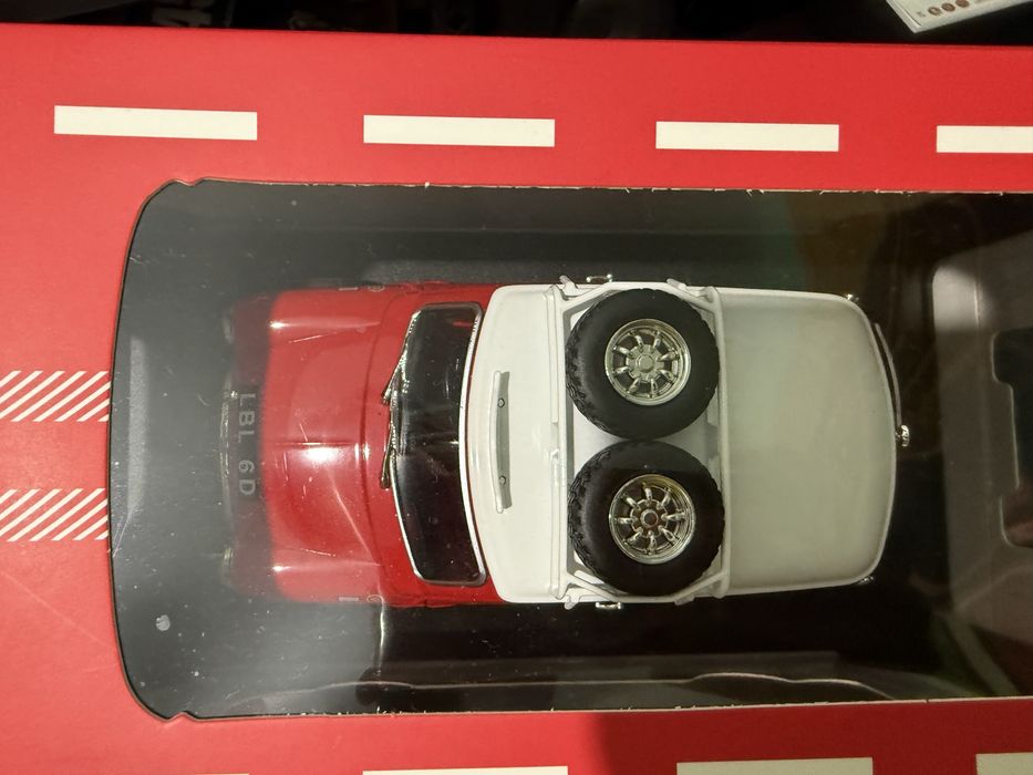Vendo mini cooper rally escala 1/18 em caixa