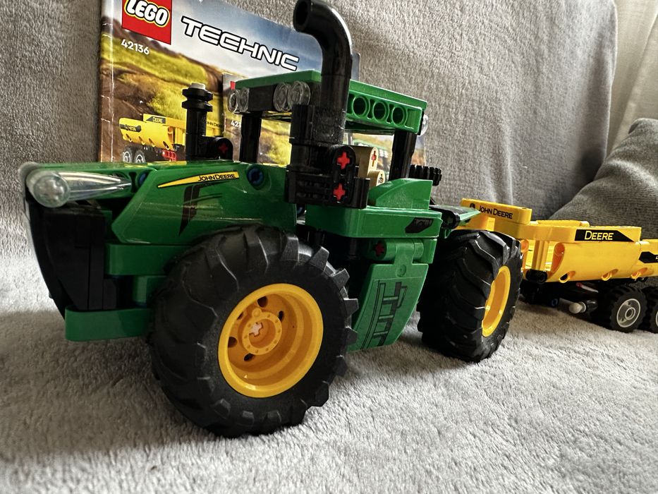 Конструктор LEGO Technic Трактор John Deere 9620R 4WD 42136