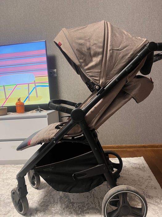 Дитяча прогулянкова коляска carrello bravo