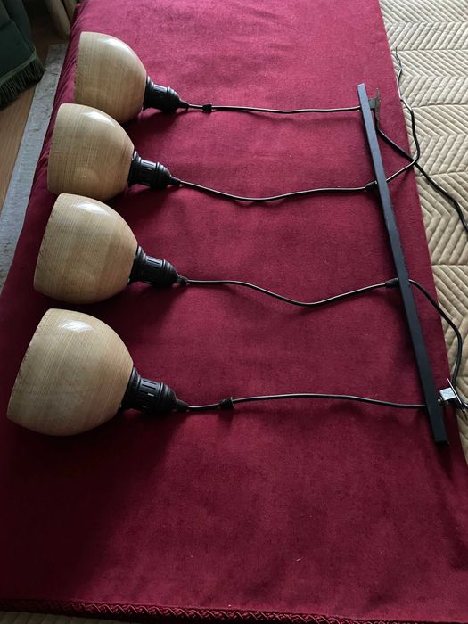 Candeeiro  com quatro globos de loiça