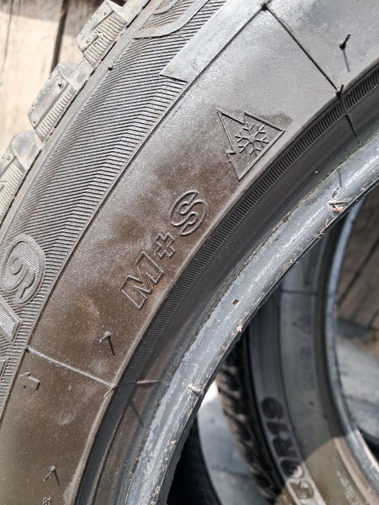 Opony M+S 235/50/19
