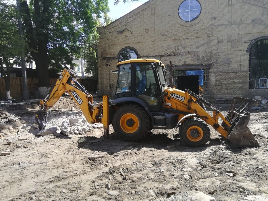 Аренда/оренда экскаваторов-погрузчиков JCB 3CX и JCB 3CX с гидромолот.