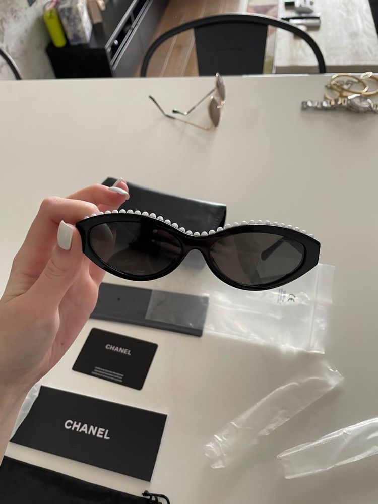 В наявності окуляри Chanel