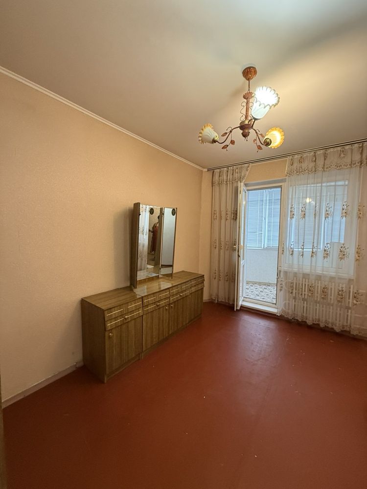 Продається 3 кімнатна квартира на Східному -1