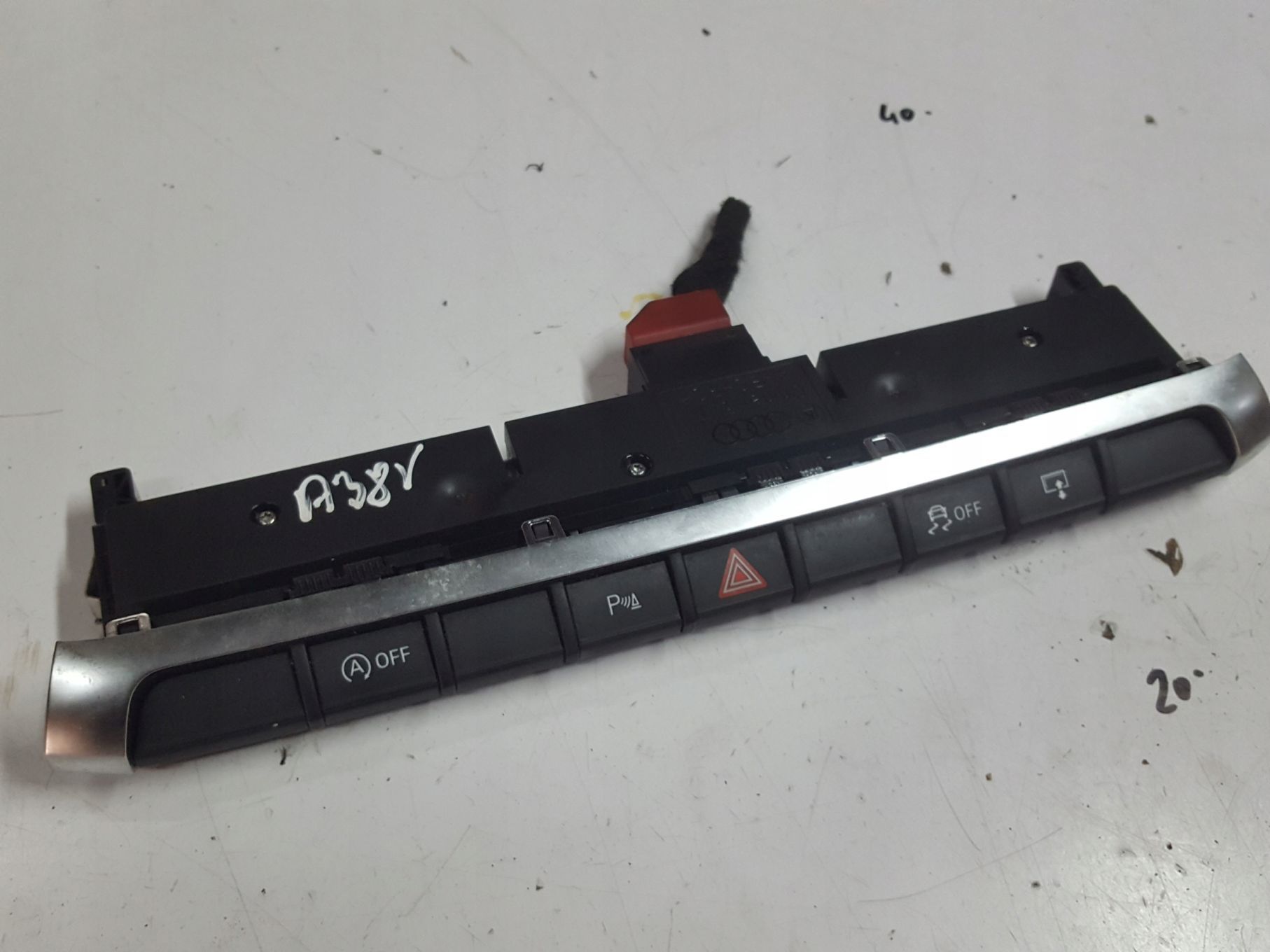 AUDI A3 8V 13r- WŁĄCZNIK AWARYJNYCH PANEL 8V0925301AR