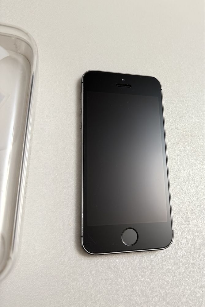 Stary telefon kolekcjonerski Iphone 5s