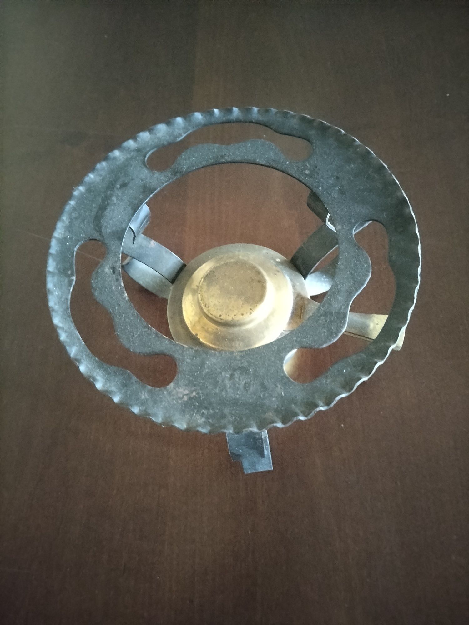 Fogareiro antigo em ferro com 18,5cm de diâmetro