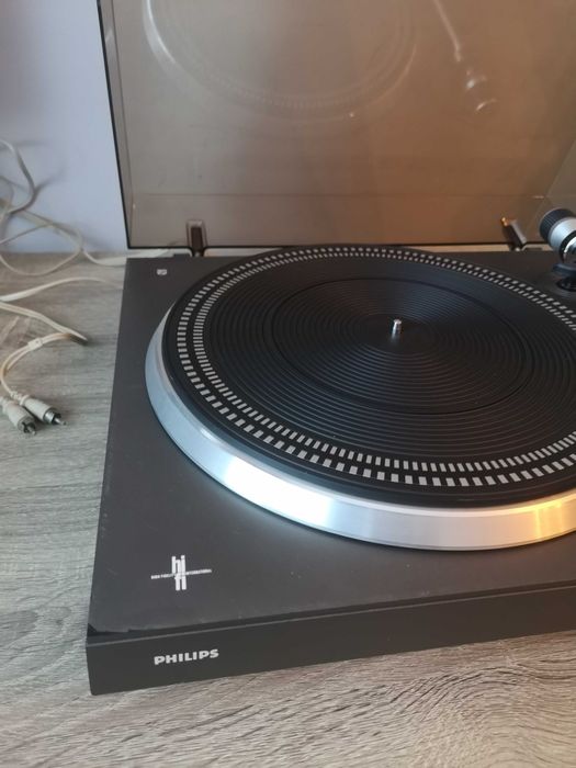 Gramofon Philips 685