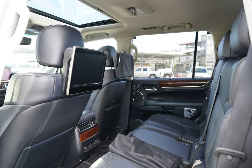 Lexus LX 570      2016