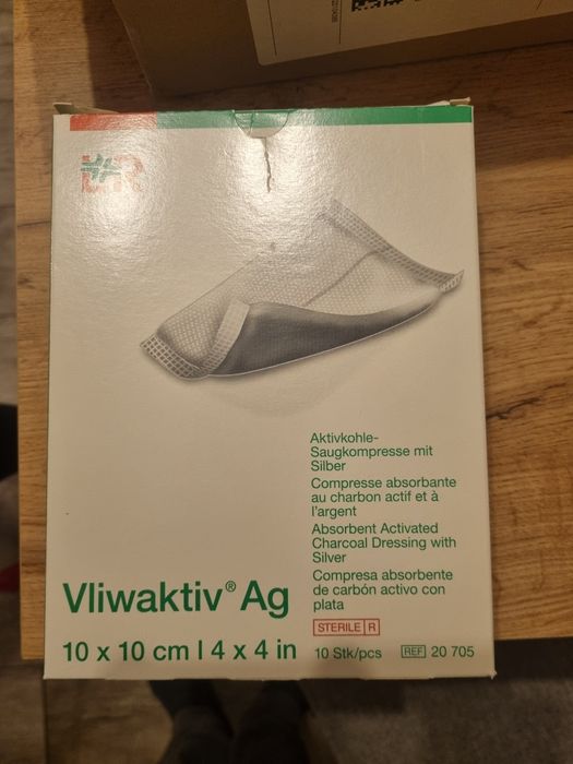 Vliwaktiv Ag opatrunek z węglem aktywowanym i srebrem,