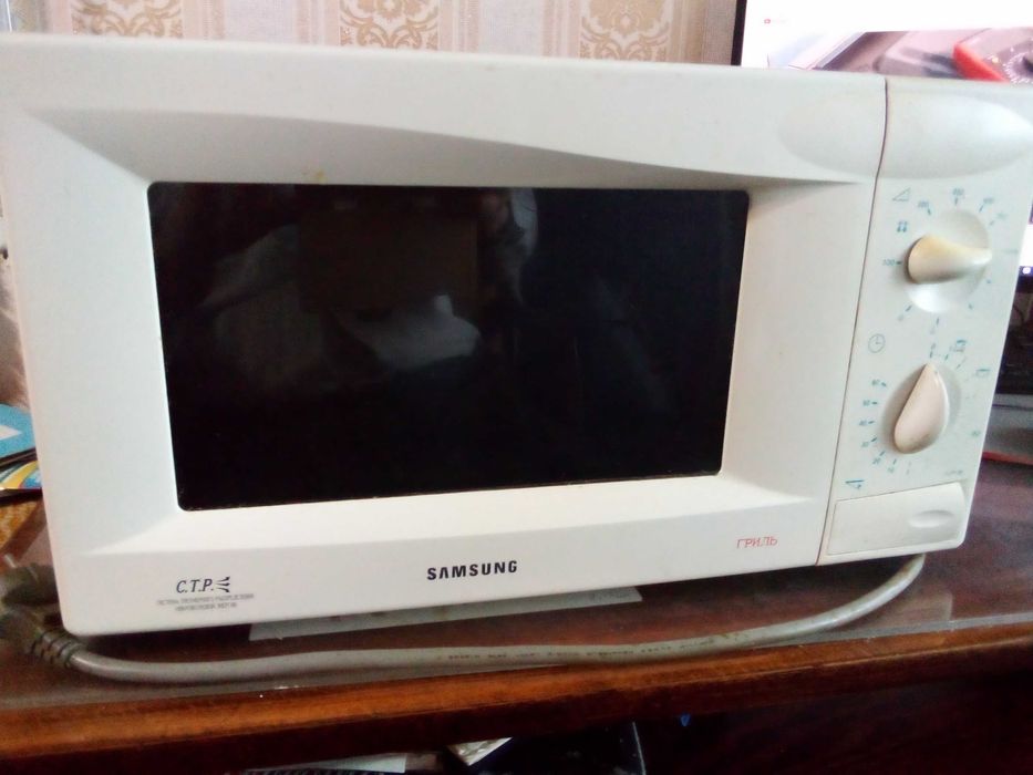 Б/У Микроволновая печь "Самсунг" с грилем на запчасти Сборка Корея.