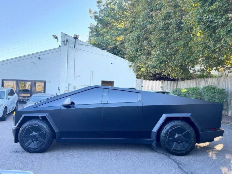Tesla Cybertruck Cyberbeast Crew Cab      2024