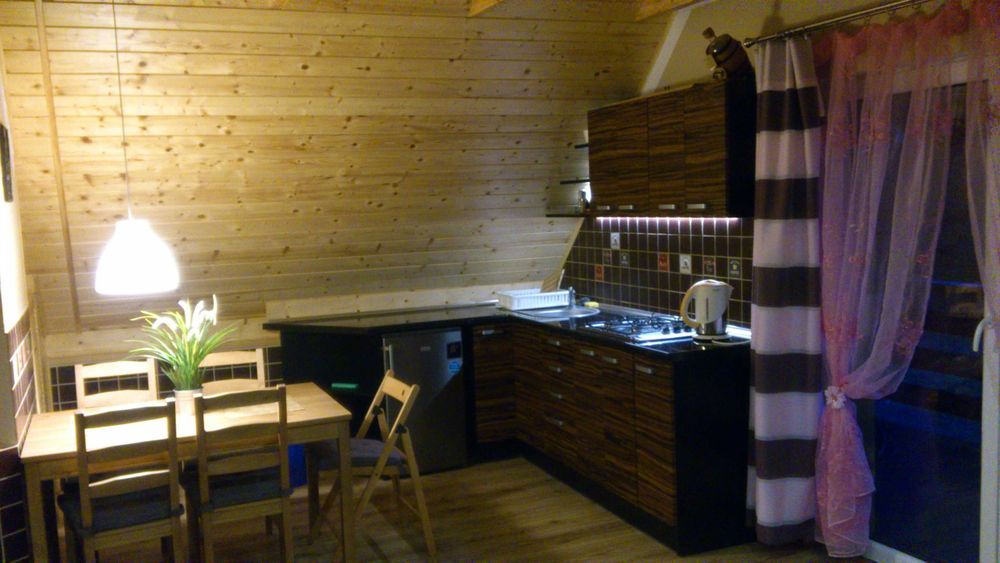 MAZURY Duży Domek, cztery sypialnie, 100m do jeziora, jacuzzi