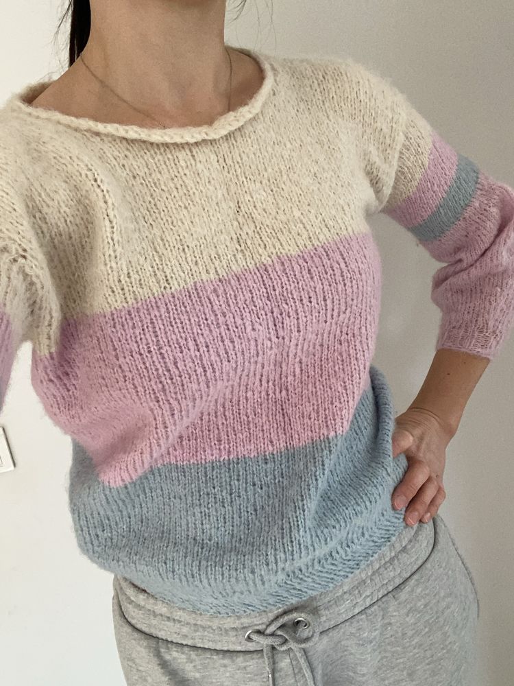 Вʼязаний жіночий светр