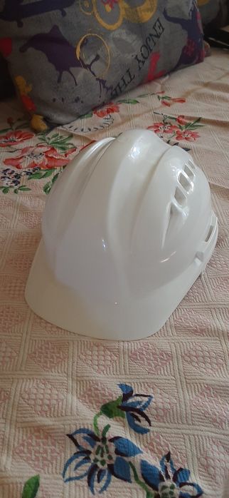 Каска будівельна